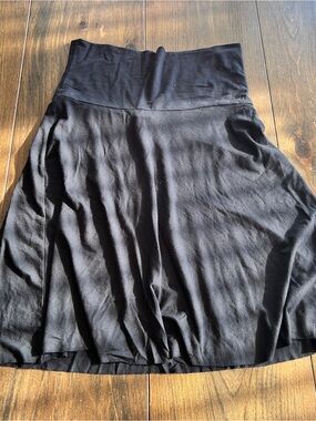 Three Dots women’s black jersey knit skirt-small